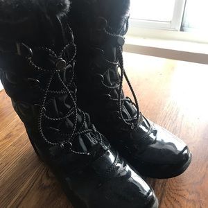 Slip resistant snow boots size 6.5